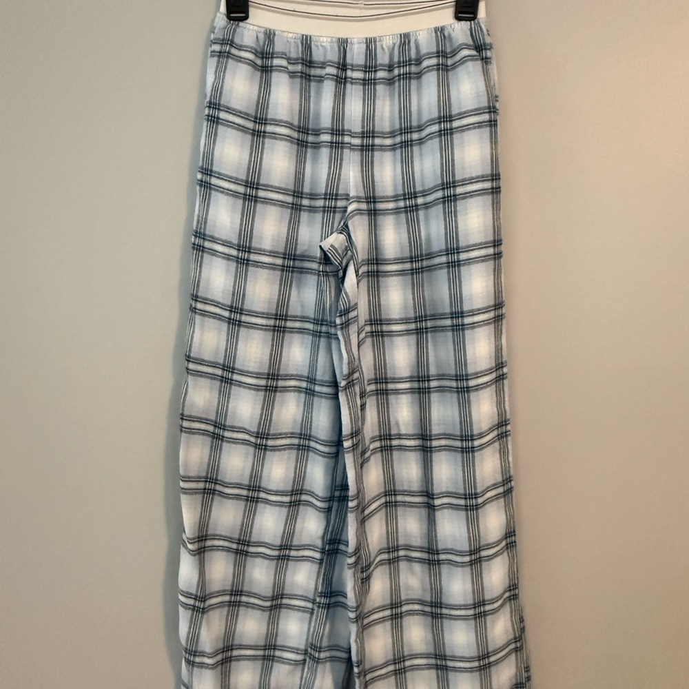 Arizona Jean Company Blue Plaid Lounge Pants. Women’s small